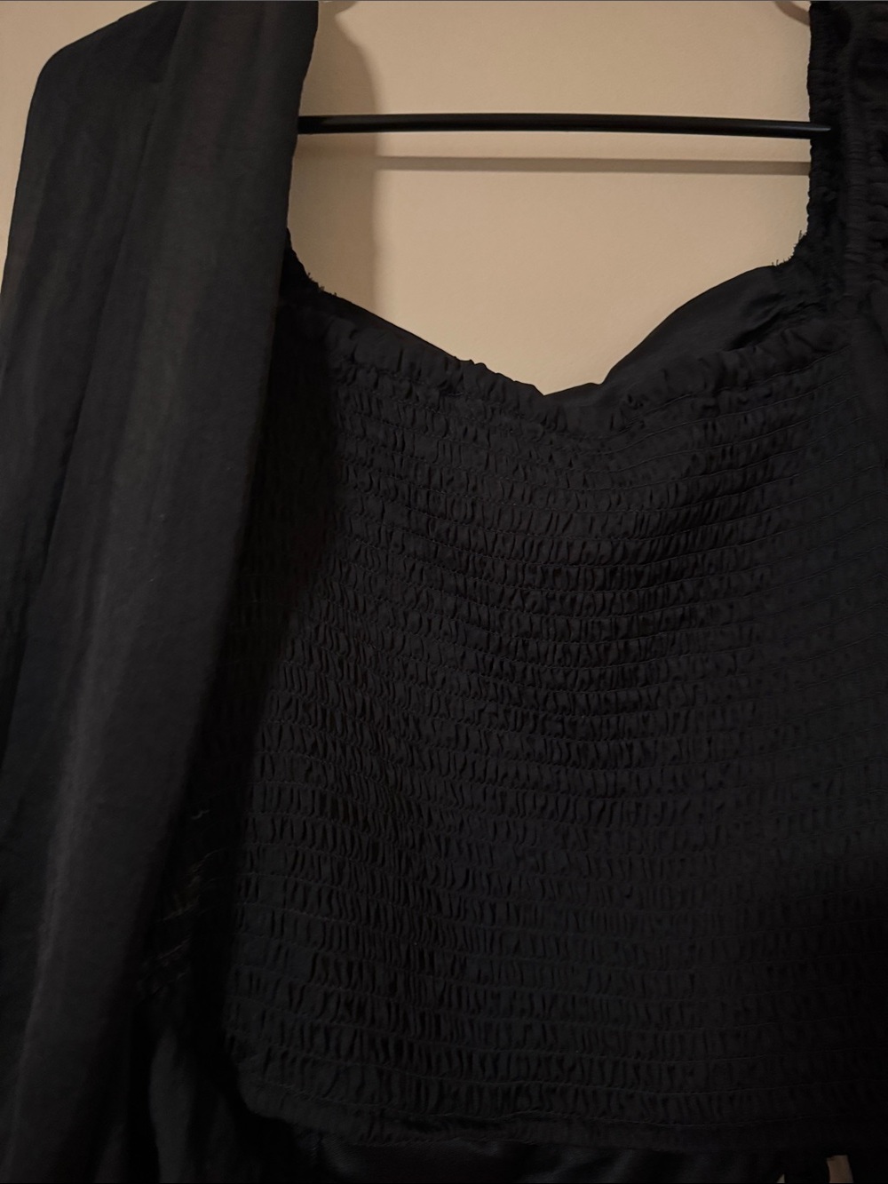 Women’s Black Ruched Long-Sleeve Crop Top, L - Picture 3 of 4